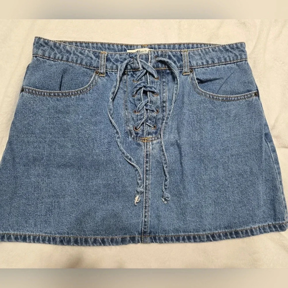 Forever 21 Y2K Lace Up Denim Mini Skirt, Medium Blue Wash, Size 31, EUC! - Picture 4 of 9